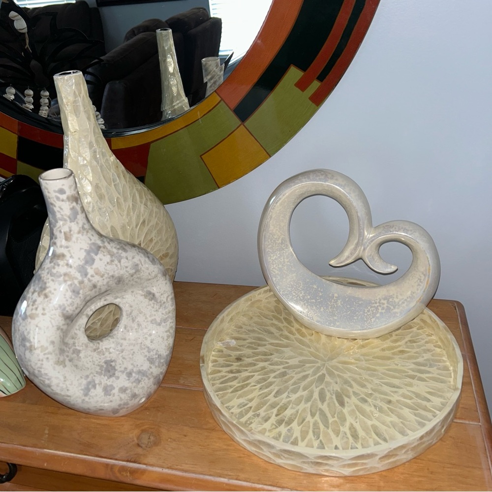 Fancy Vases Natural Color Nacar Set 4Pc
Excellent Condition - Picture 6 of 8
